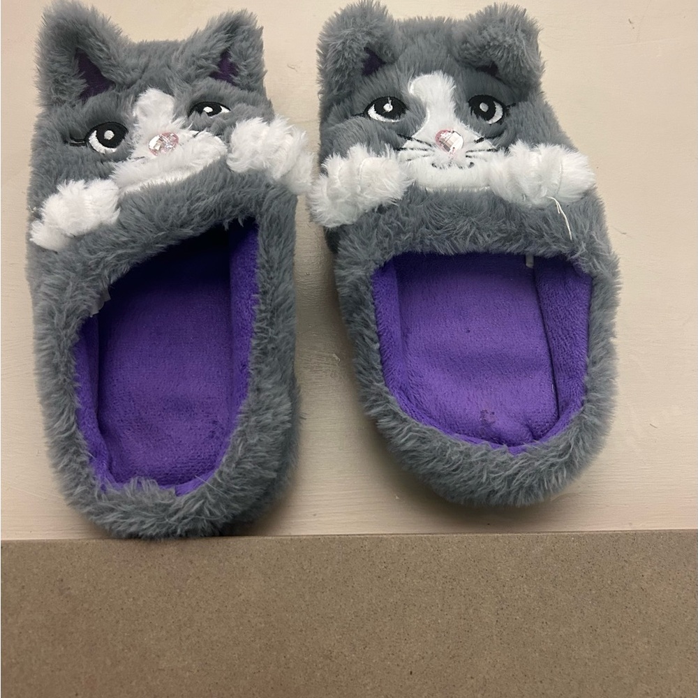 Cat Bedroom shoes Gray and Purple Feline Plush slippers size small 5-6 CLEAN